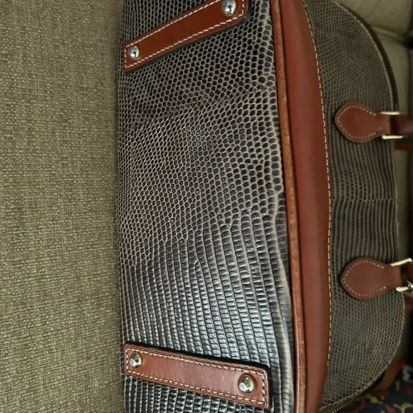 Dooney & Bourke Womens Grey Leather
Lizard Embossed Top Zip Satchel handbag. - Picture 9 of 12